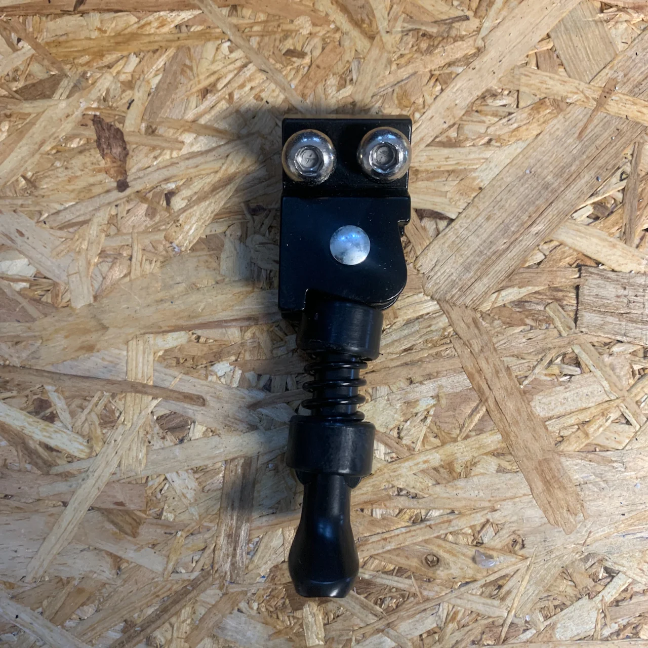 Electric scooter kickstand with suspension - Image 3